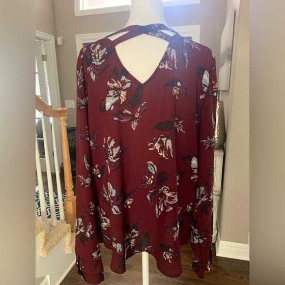 Maroon Floral V-Neck Women's Top Criss Cross Back P2P 22” EUC - Picture 2 of 2